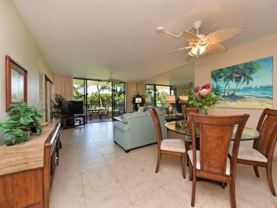 Ocean Views Updated Unit with Lanai and World Class Beach